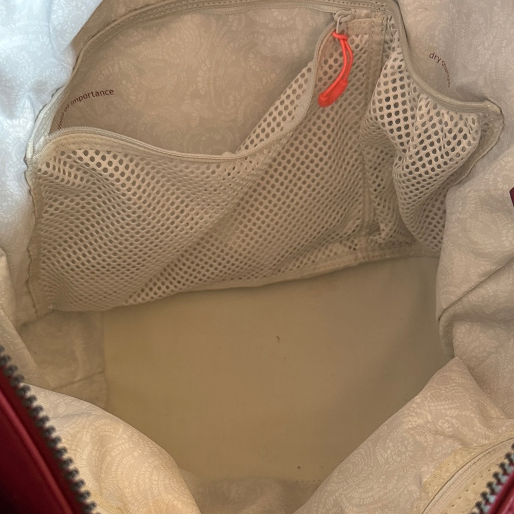 🍋 Lululemon: Elegant Burgundy Tote Bag - Picture 15 of 16